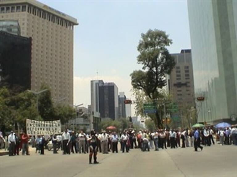 Protestan militantes de la UGOCP frente a Sedesol