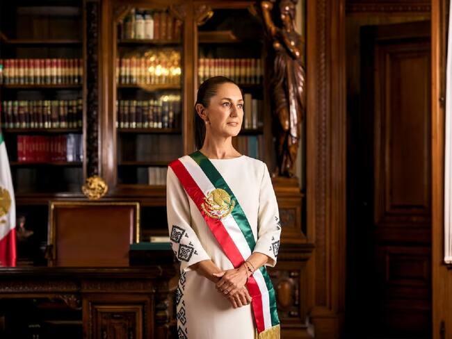 La presidenta, Claudia Sheinbaum, presenta su retrato oficial