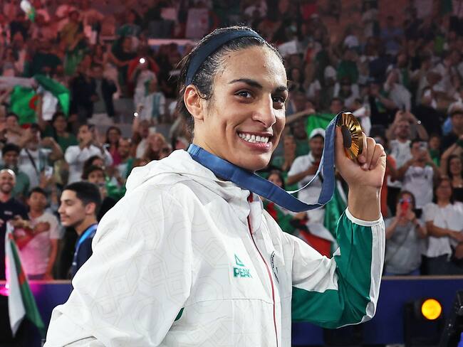 Boxeadora Imane Khelif presume cambio de imagen tras polémica en París