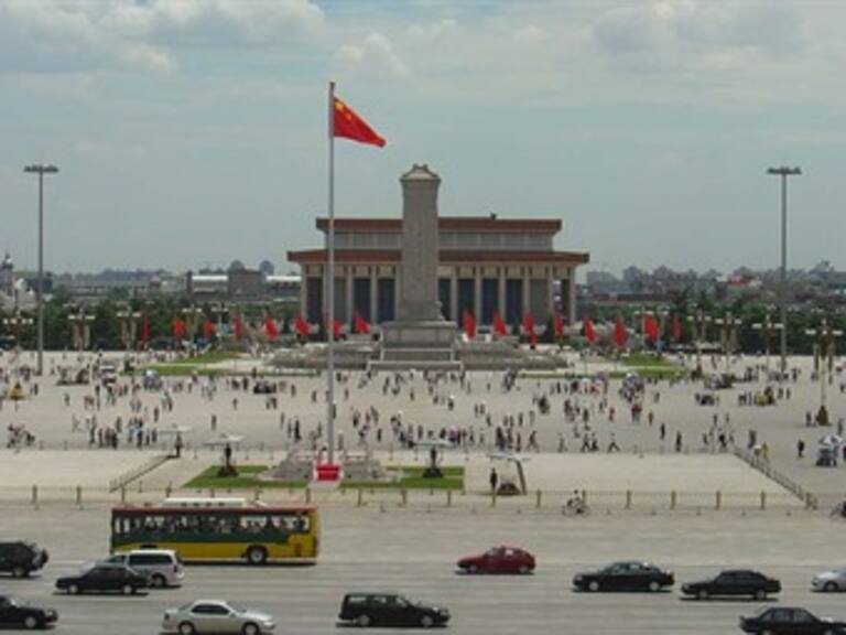 Aumenta a cinco muertos accidente automovilístico en Plaza Tiananmen