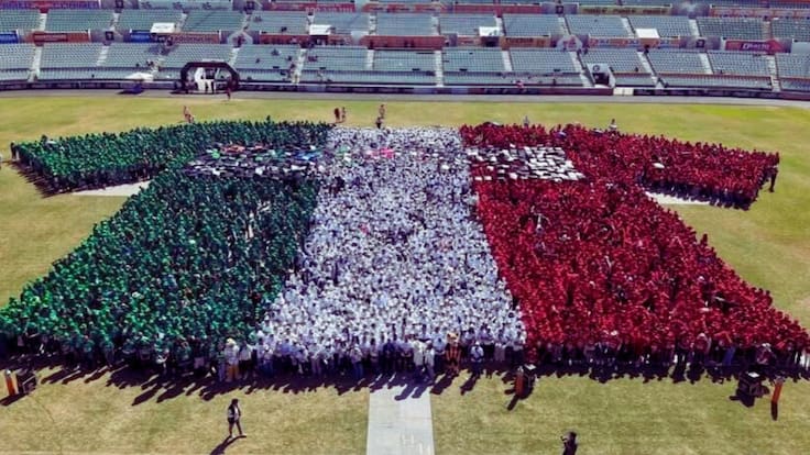 Récord Guinness: México crea la camiseta humana más grande del mundo