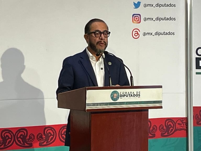 Hugo Eric Flores aprovechó para solicitar licencia para dejar el cargo de diputado morenista a partir del próximo 31 de agosto para asumir la dirigencia nacional del nuevo Partido PAZ.