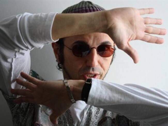 Bienal (part. Zé Ramalho). Zeca Baleiro