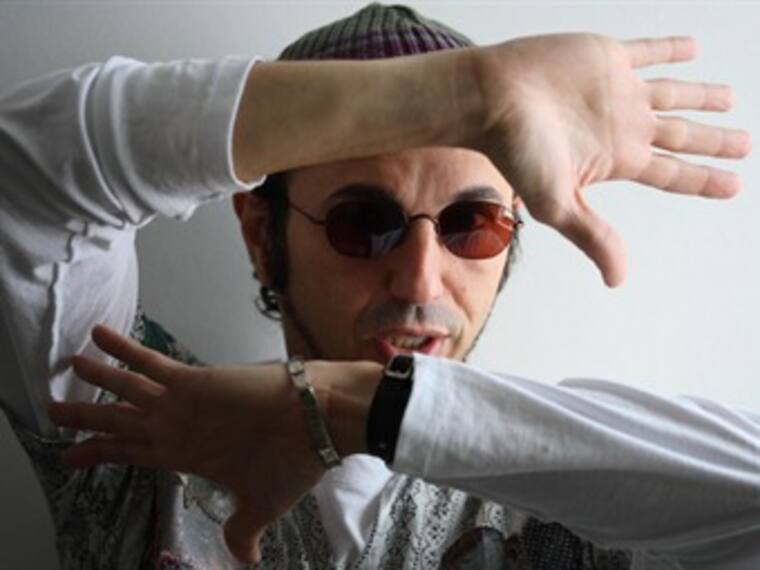 Bienal (part. Zé Ramalho). Zeca Baleiro