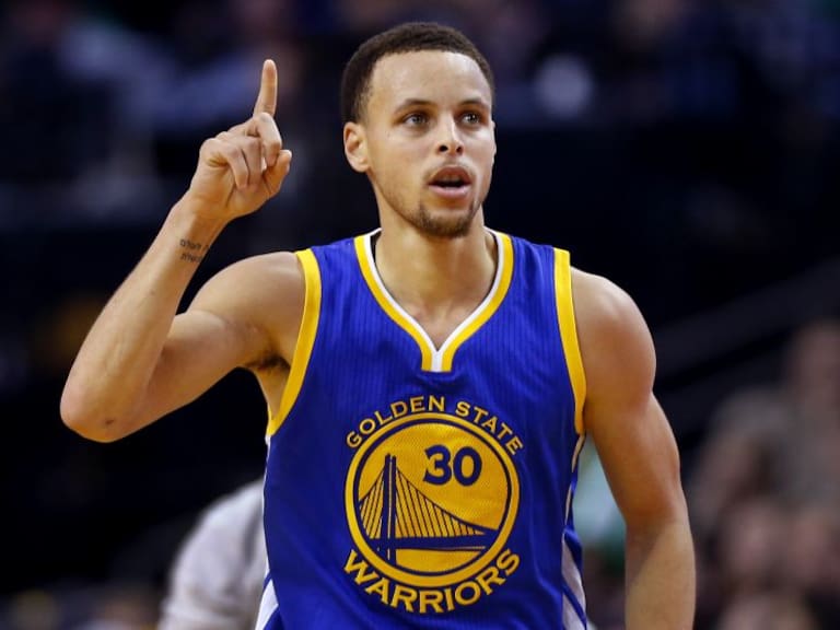 Stephen Curry vuelve tras su lesión y Warriors ya gana 3-1 la serie ante Blazers