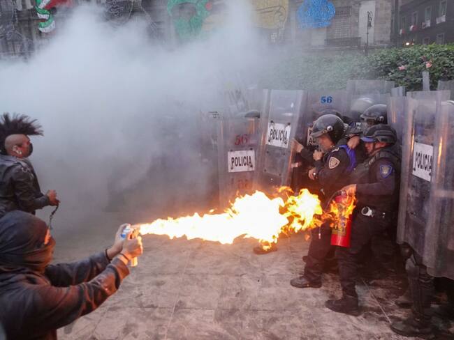 Gobierno acusa agresión y provocación contra policías en Marcha del 2 de octubre