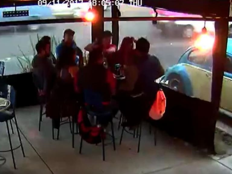 Muestran videos asalto a bar