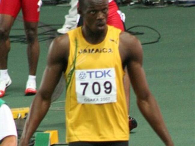 Va Bolt por los 300 metros en Ostrava