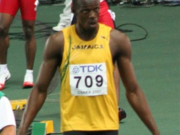 Va Bolt por los 300 metros en Ostrava