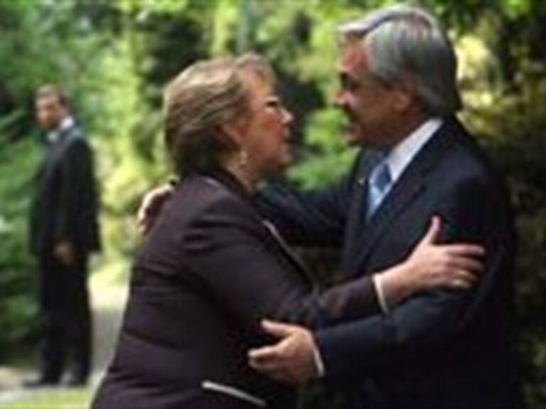 Presidenta Bachelet se reúne con Piñera