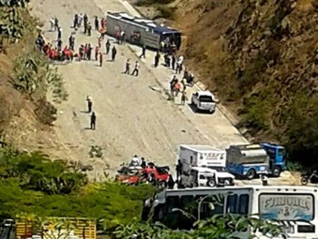 Se vuelca el autobús de Huracán en Venezuela