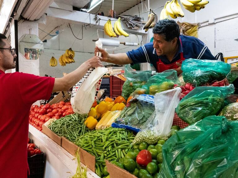 Inflación en México se incrementa a 4.90% en primera quincena de enero: INEGI; es el mayor nivel de los precios en las últimas 13 quincenas.