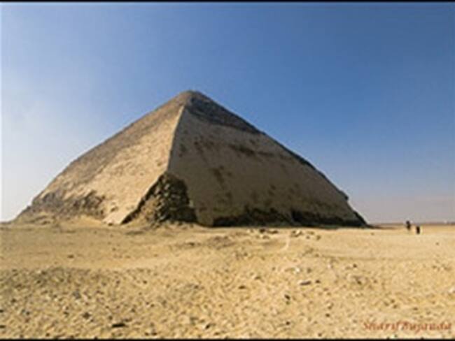 Abrirá Egipto cámaras interiores de pirámide 'inclinada'