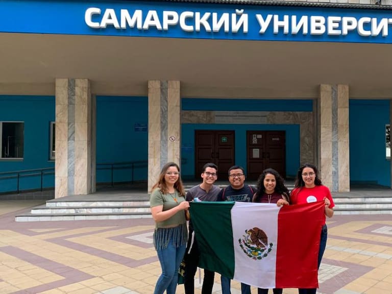 Estudiantes mexicanos conquistan a rusos con innovación científica