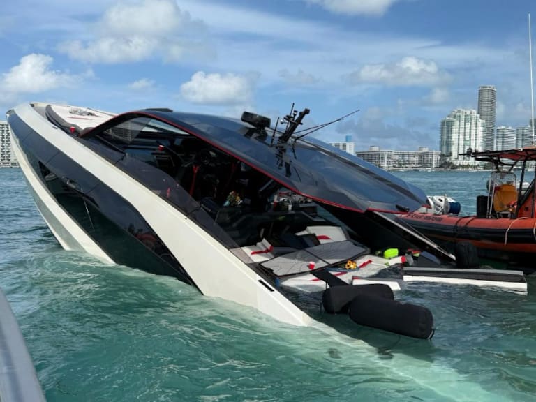 Luis Leon Martínez, uno de los pasajeros que viajaba en el yate compartió imágenes sobre el momento del hundimiento y del rescate por parte de las autoridades en Miami.