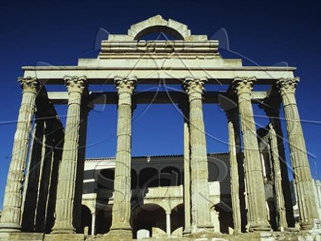 Lluvias provocan derrumbe de antiguo muro en Pompeya