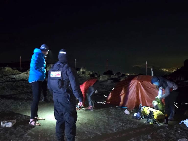 Personal de alta montaña asistió a dos turistas extranjeros, uno de ellos presentó mal de montaña durante su permanencia en el Parque conocido como Izta-Popo.