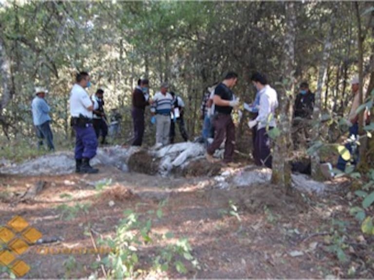 55 cadáveres fueron extraídas de fosa clandestina en Guerrero