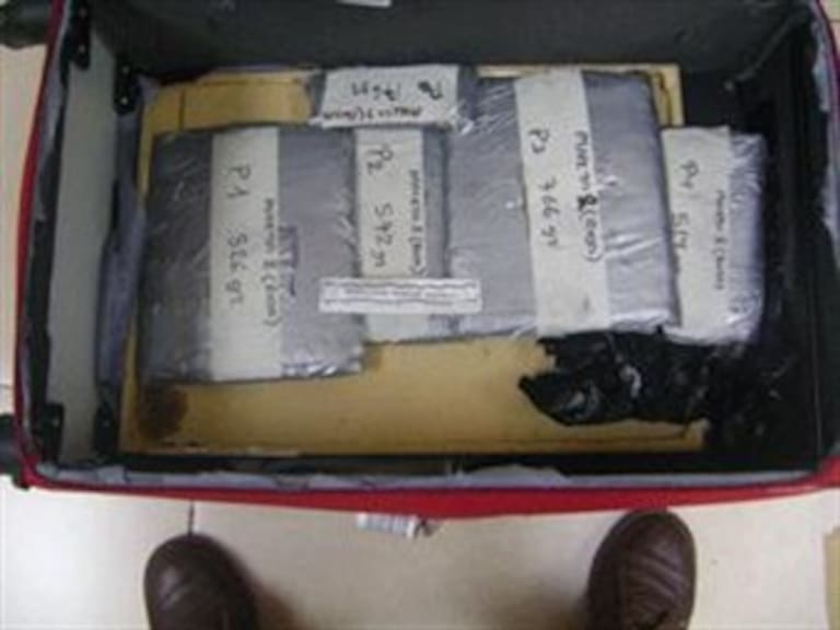Asegura Policía Federal 12 kilos de cocaína en el AICM