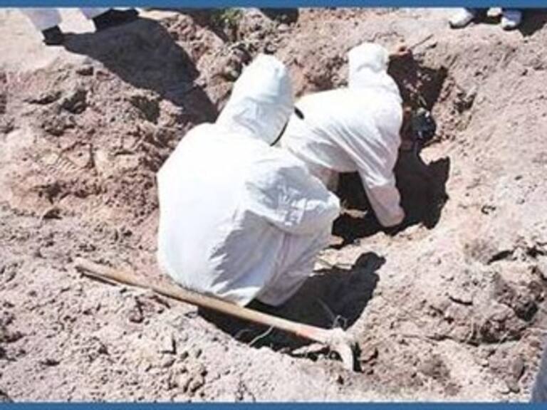 Hallan 53 cadáveres en fosa cerca de pueblo de Gadafi