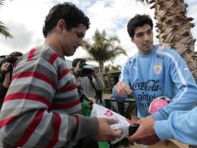Llama Uruguay a Luis Suárez para los amistosos de octubre