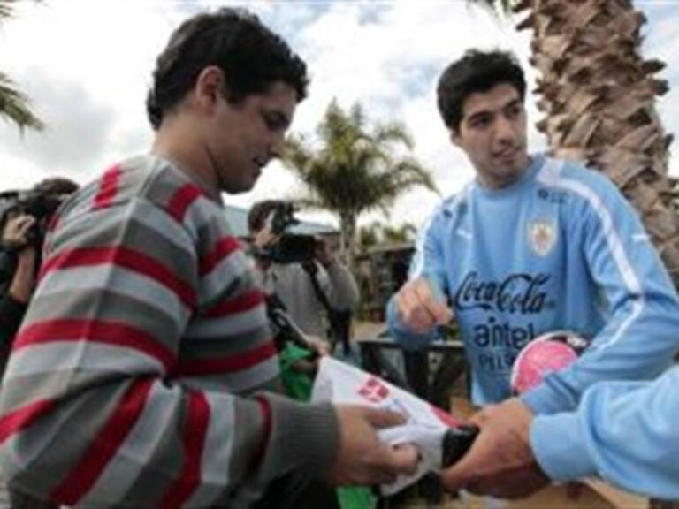 Llama Uruguay a Luis Suárez para los amistosos de octubre