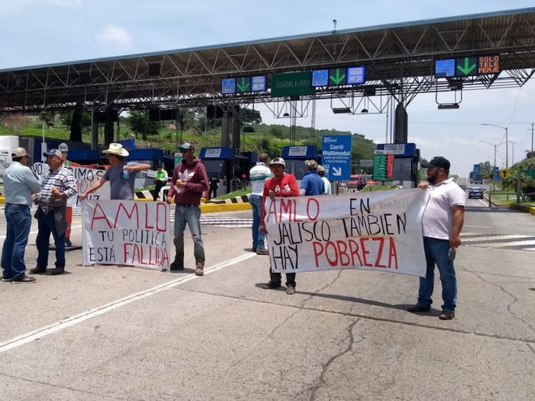 Productores de maíz bloquean carretera Zapotlanejo – Atlacomulco