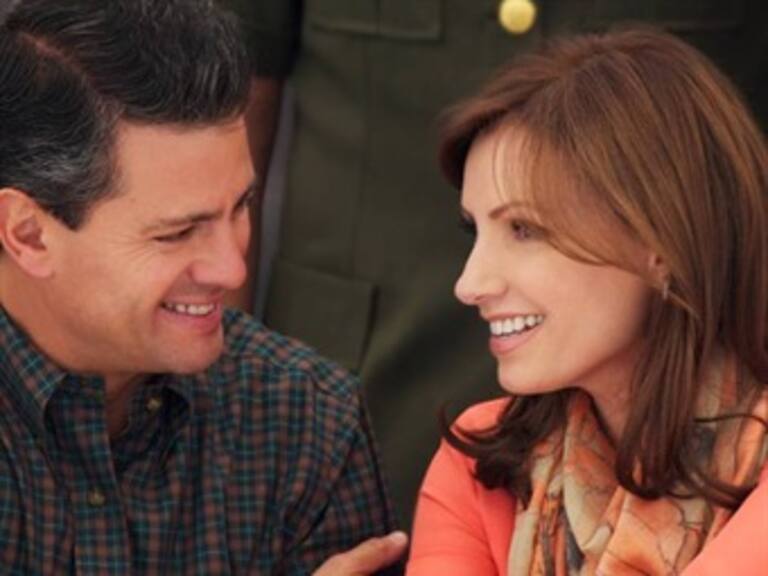 Felicita EPN a Angélica Rivera por su cumpleaños