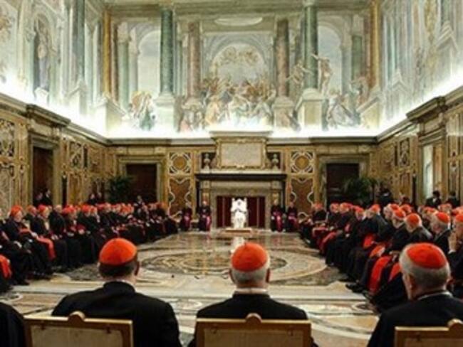 Llegan cardenales mexicanos a Roma para encuentro con el Papa