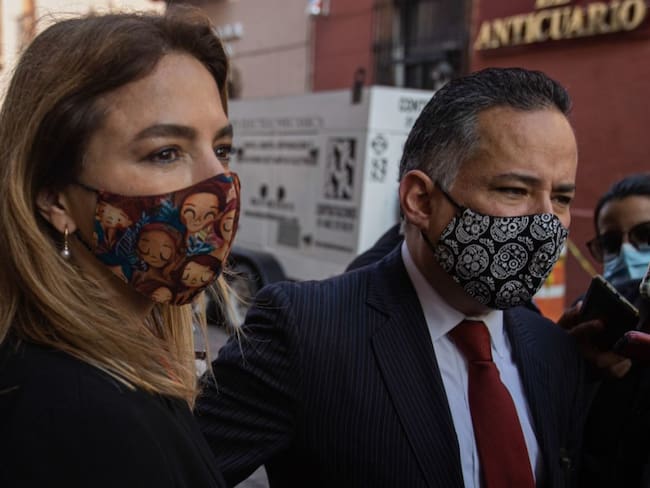 Renuncia Santiago Nieto a la UIF tras polémica que generó su boda