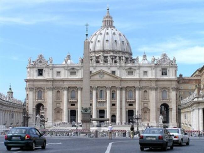 Mantiene protesta empresario italiano en cúpula de San Pedro