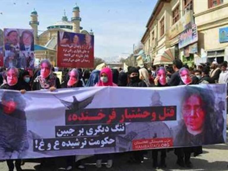 Protestan afganos por asesinato de una mujer