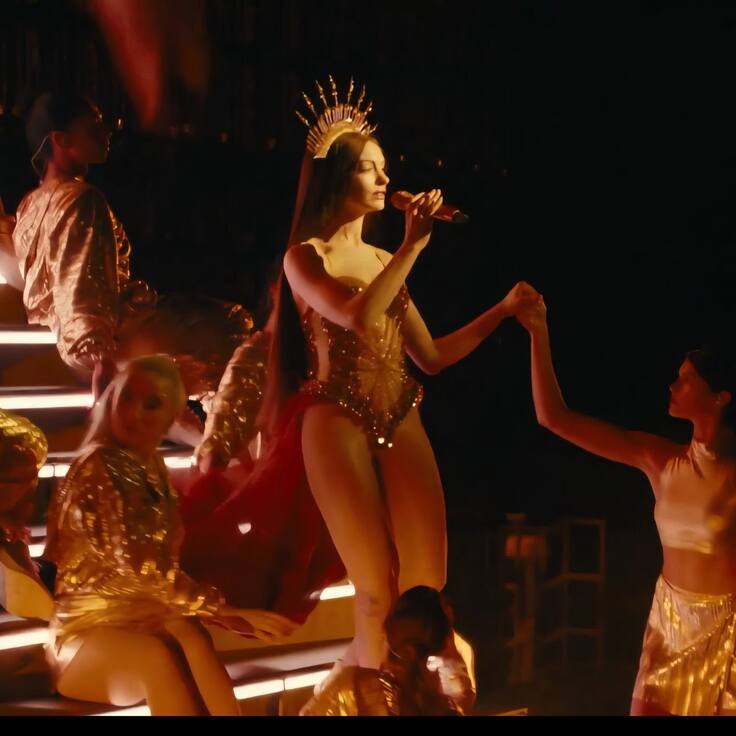 ¡Es OFICIAL! Este es el tráiler de ‘Mother Mary’ con Anne Hathaway como protagonista de la película de A24