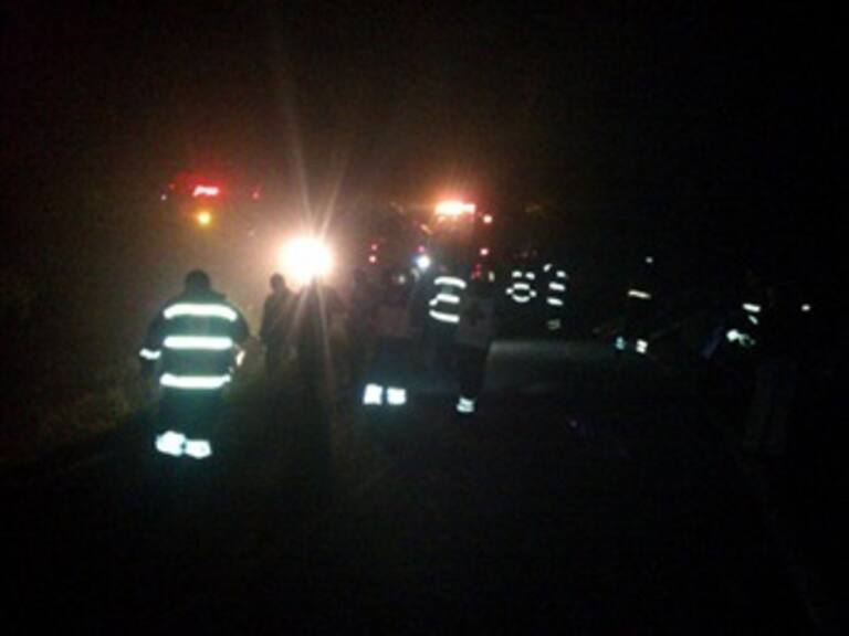 Deja cinco muertos volcadura de camión en la autopista México-Puebla