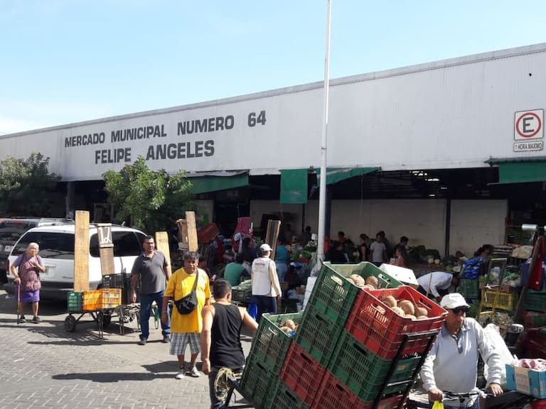 Extreman medidas de higiene en el mercado Felipe Ángeles