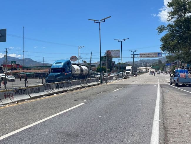 Liberan a funcionarios retenidos y la Autopista del Sol