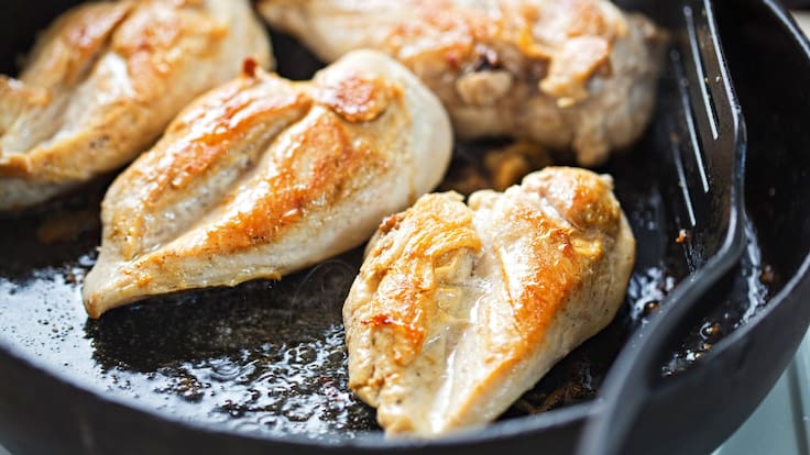 ¿Por qué el pollo queda seco? Chefs revelan cómo evitar el error que cometen millones de personas al cocinarlo
