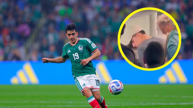 Gilberto Mora es ovacionado en un vuelo a Tijuana después de su participación en el Mundial