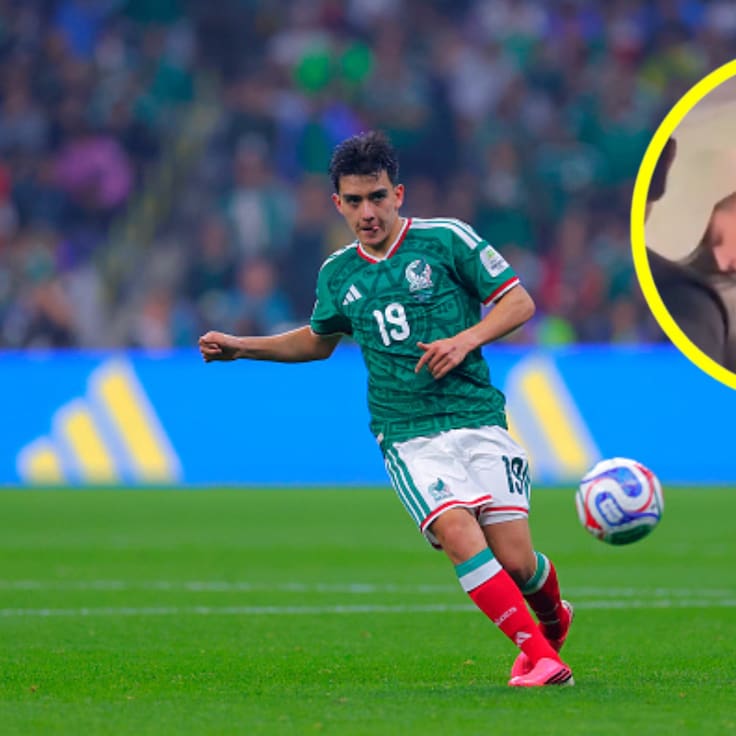 Gilberto Mora es ovacionado en un vuelo a Tijuana después de su participación en el Mundial
