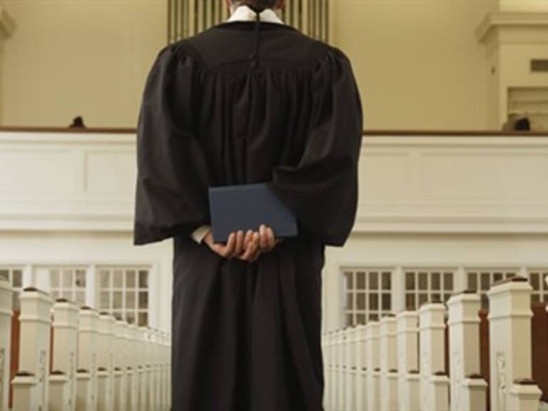 Admite Vaticano que obispo noruego dimitió por pederastia