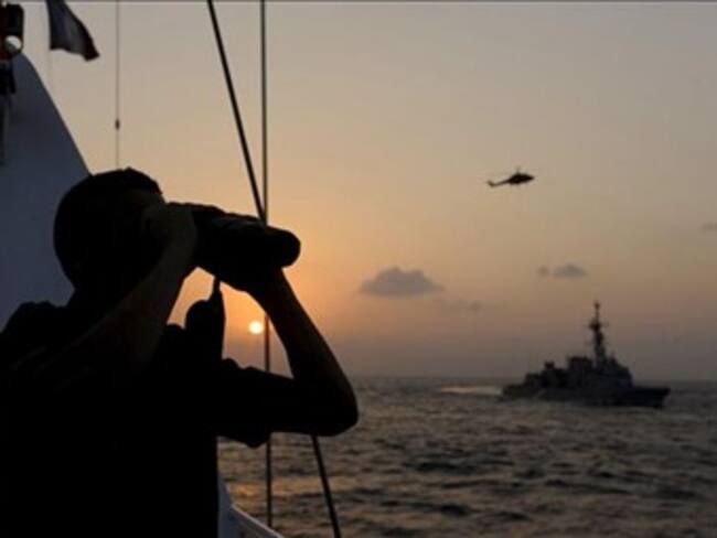 Piratas somalíes secuestran buque cisterna que iba a EU