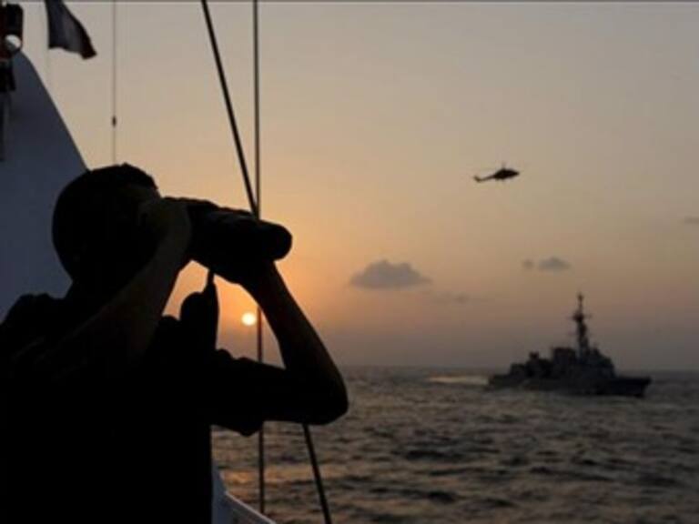 Piratas somalíes secuestran buque cisterna que iba a EU