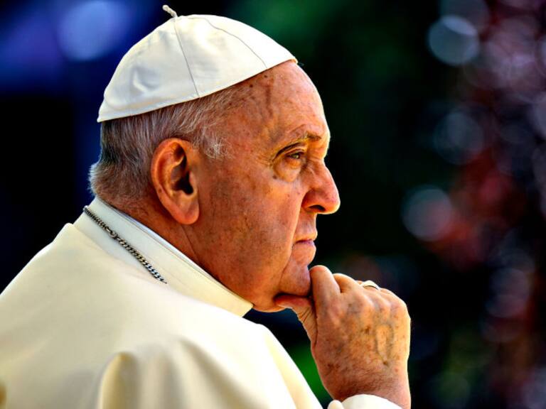 El Papa Francisco rompió tradiciones incluso Post Morten