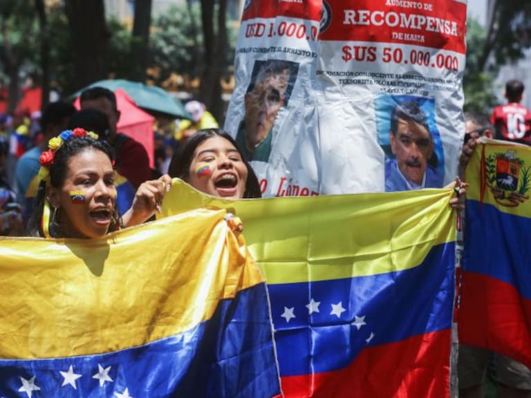 Miles de venezolanos salen a las calles de Caracas para protestar por la captura de Nicolás Maduro. Getty Images