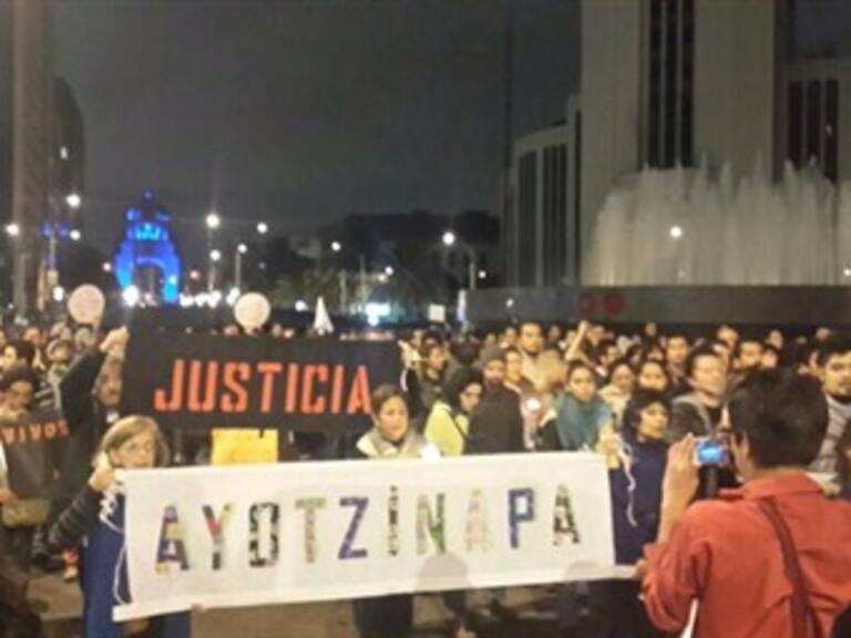 Termina con violencia protesta pacífica por Ayotzinapa