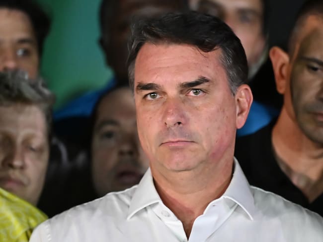 De la derrota electoral a Miami: por qué Flávio Bolsonaro dejó Brasil bajo investigación