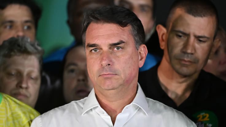 De la derrota electoral a Miami: por qué Flávio Bolsonaro dejó Brasil bajo investigación