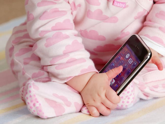 ¿A qué edad deben usar celular los niños? Esto dicen los estudios