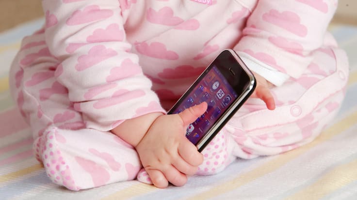 ¿A qué edad deben usar celular los niños? Esto dicen los estudios