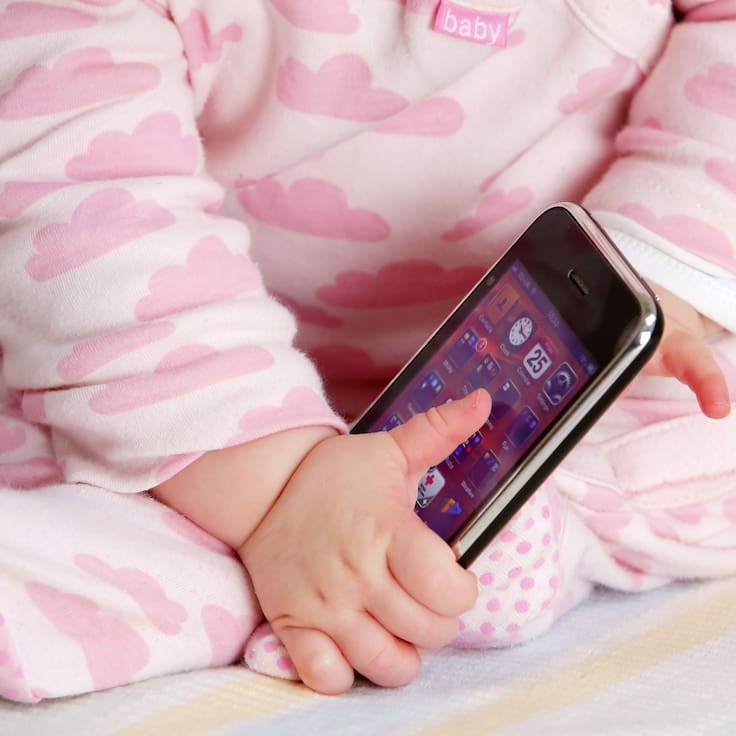 ¿A qué edad deben usar celular los niños? Esto dicen los estudios